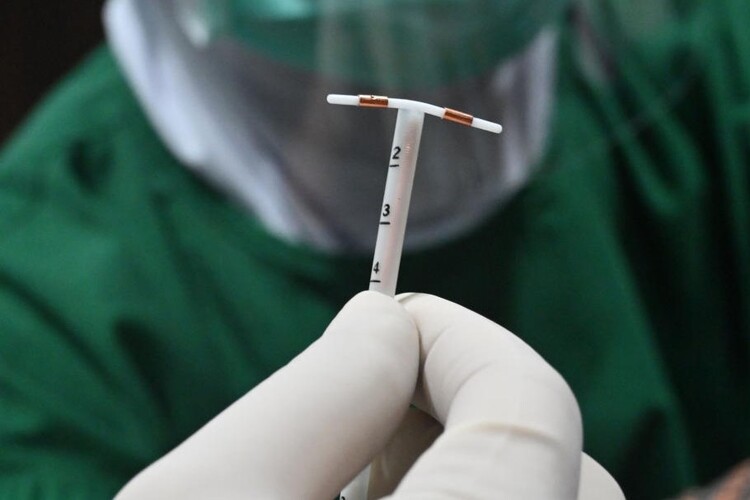 ไวรัส TikToks เกี่ยวกับ IUDs แสดงให้เห็นถึงความไม่ไว้วางใจของแพทย์ การวิจัยใหม่แสดงให้เห็น